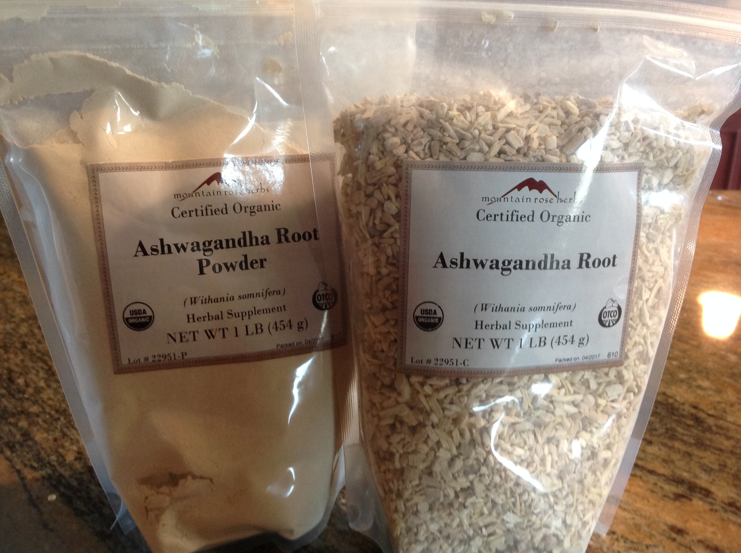 Ashwagandha powder and root